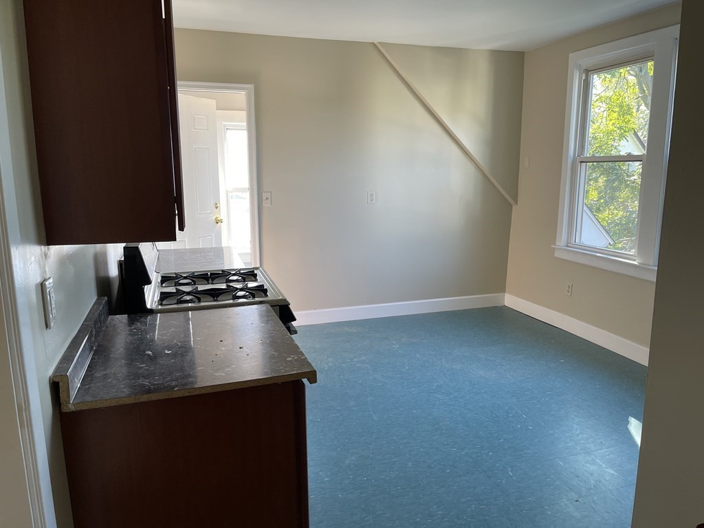 33 Hebron Street Springfield, MA 01107 - Photo 5 of 39 Gallery Image 5