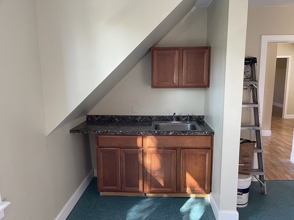 33 Hebron Street Springfield, MA 01107 - Photo 7 of 39 Gallery Image 7
