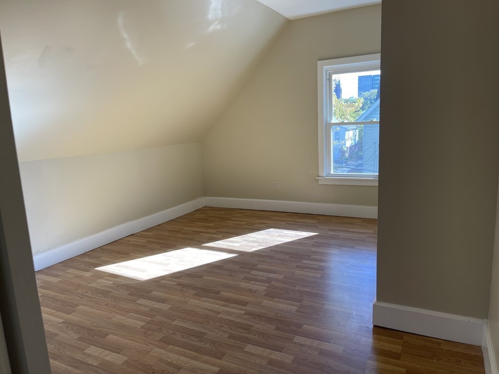 33 Hebron Street Springfield, MA 01107 - Photo 9 of 39 Gallery Image 9