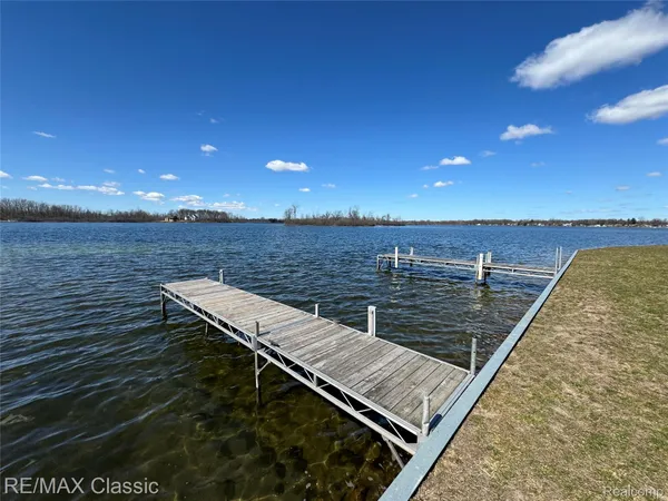 $769,900 | 3482 Ponemah Drive, Fenton, MI 48430