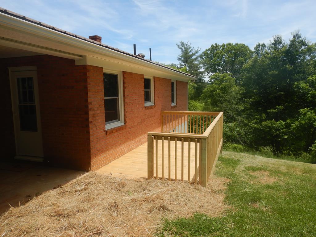 403 Hilltown Road Fries, VA 24330 - Photo 3 of 36 Gallery Image 3