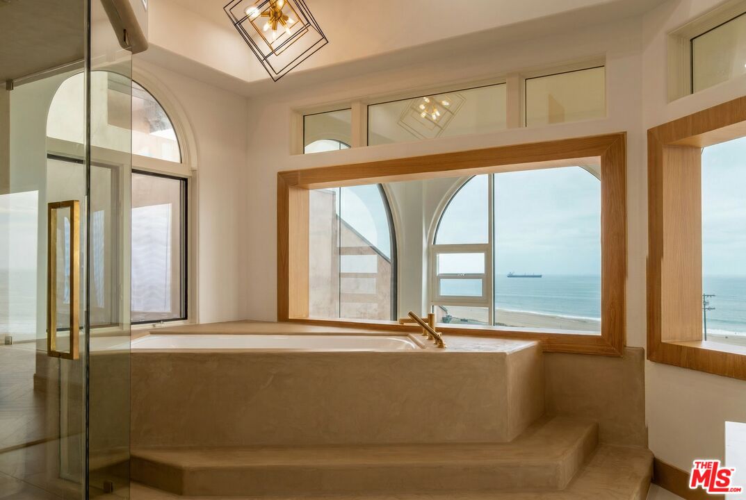 147 Napoleon Street Playa del Rey, CA 90293 - Photo 17 of 33 Gallery Image 17