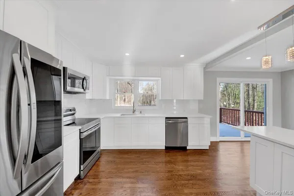 $725,000 | 204 Dahlia Drive, Mahopac, NY 10541