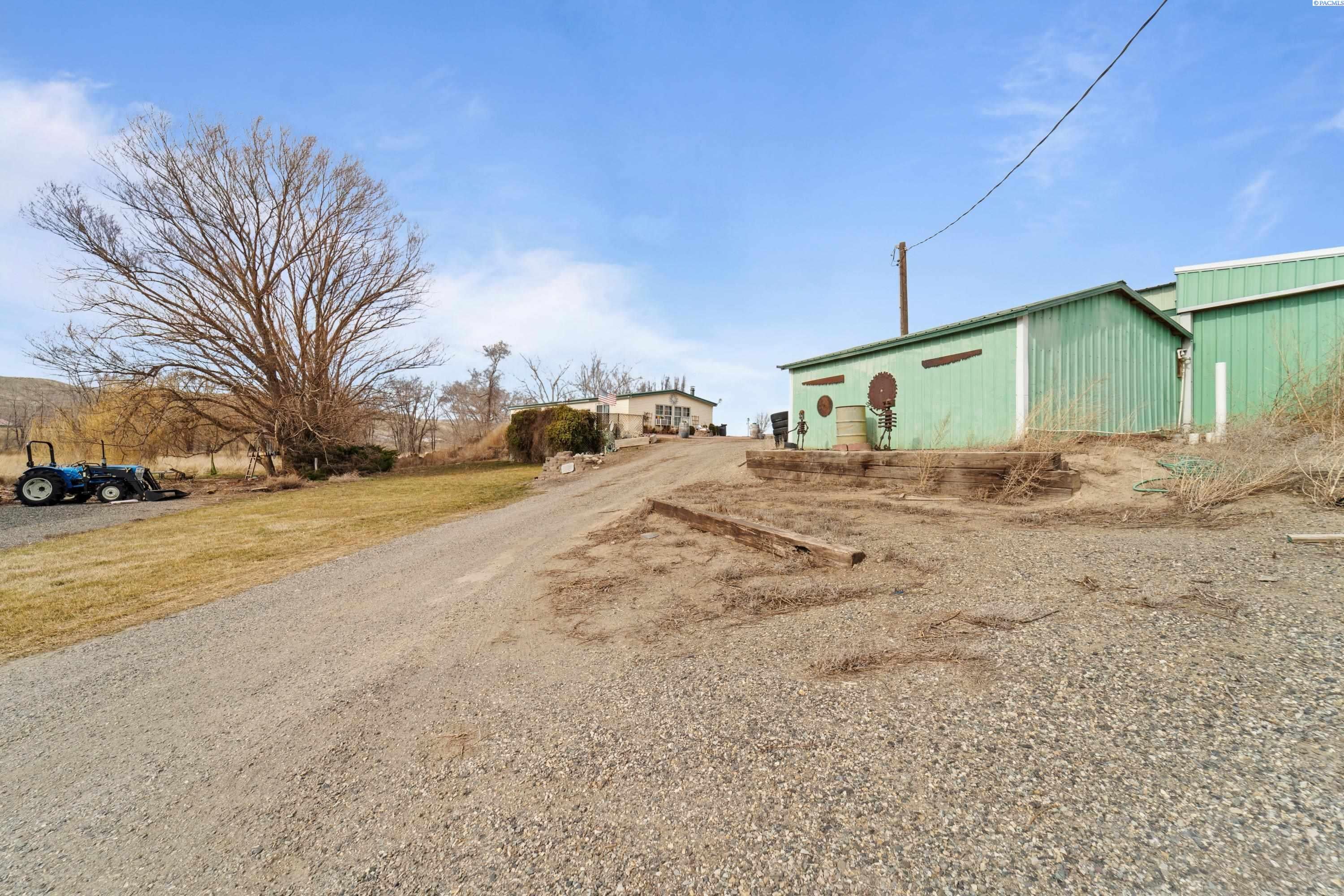 1412 Dallas Road Benton City, WA 99320 - Photo 9 of 28 Gallery Image 9