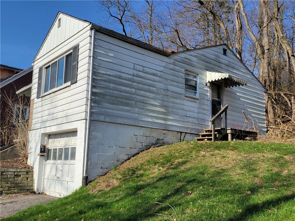 343 Thomas Street Carnegie, PA 15106 - Photo 7 of 9 a view of a back yard of the house
