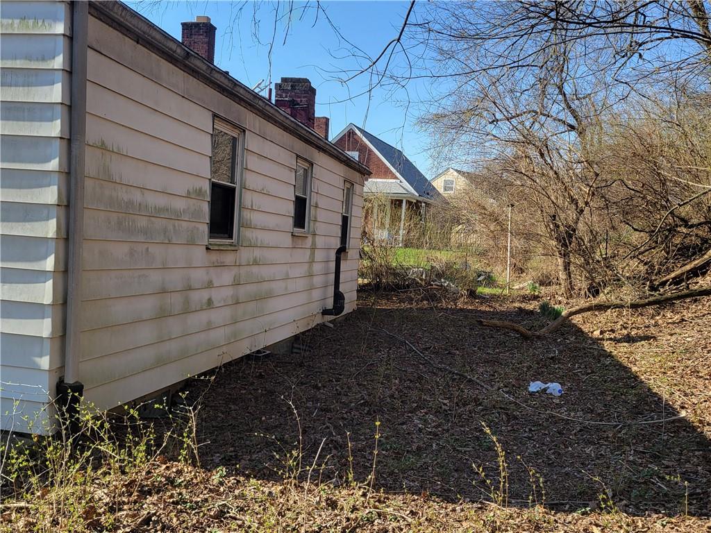 343 Thomas Street Carnegie, PA 15106 - Photo 9 of 9 a backyard of a house
