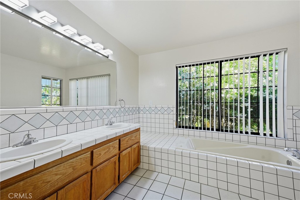 17153 Squirrel Hill Road Hidden Valley Lake, CA 95467 - Photo 22 of 34 Dual sinks & large tub
