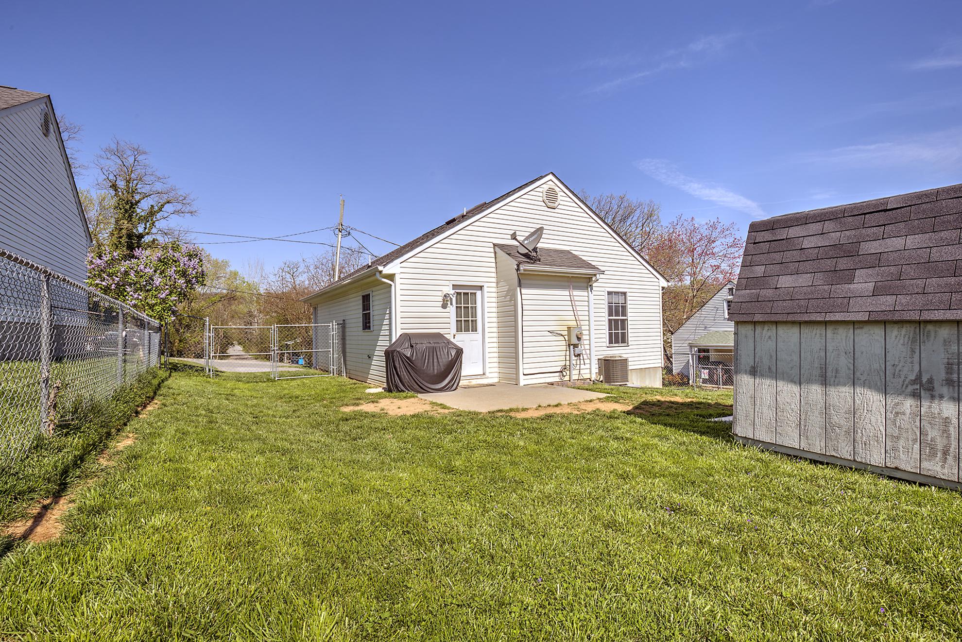 3736 Bear Road Southeast Roanoke, VA 24014 - Photo 2 of 10 RearYard