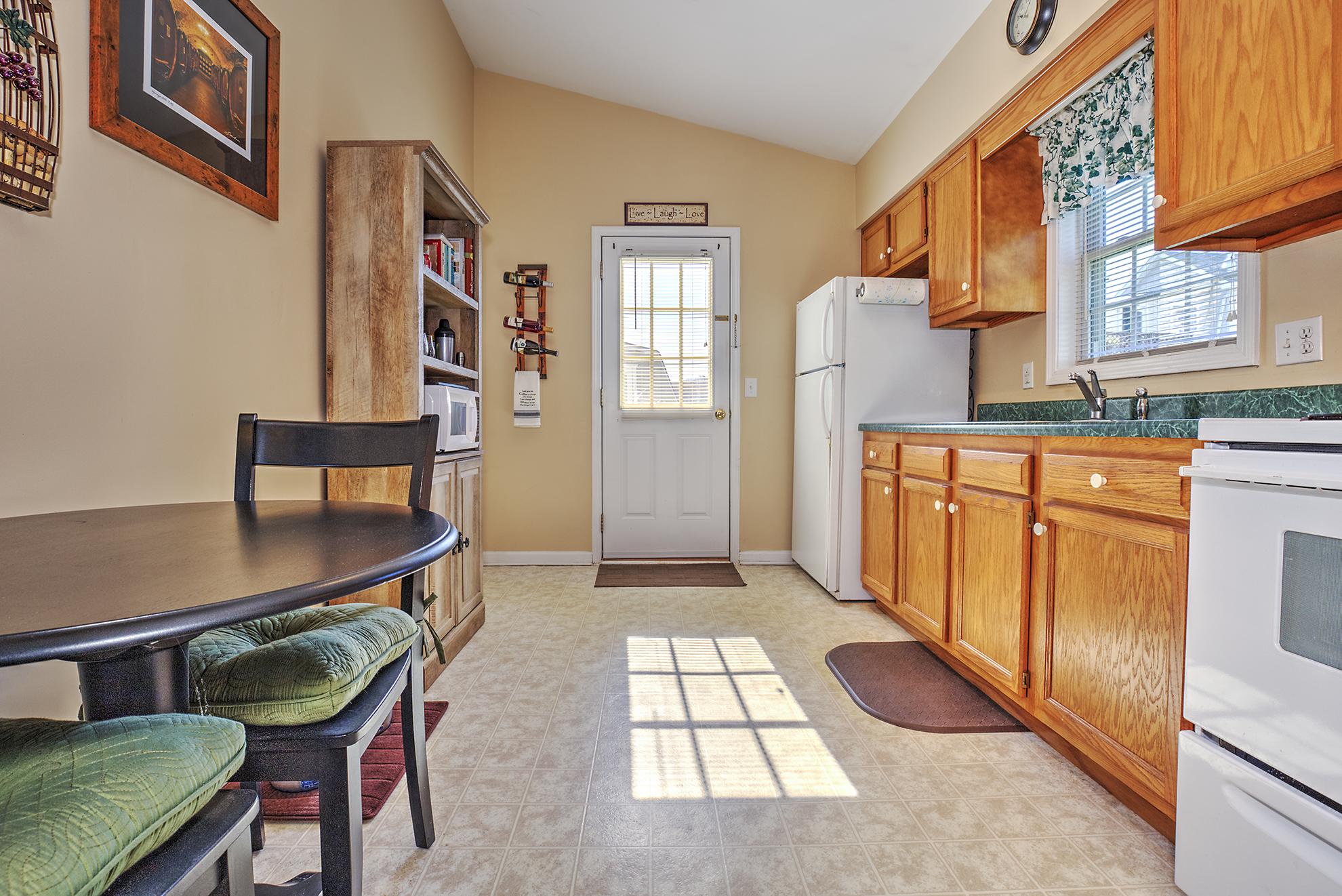 3736 Bear Road Southeast Roanoke, VA 24014 - Photo 5 of 10 Kitchen