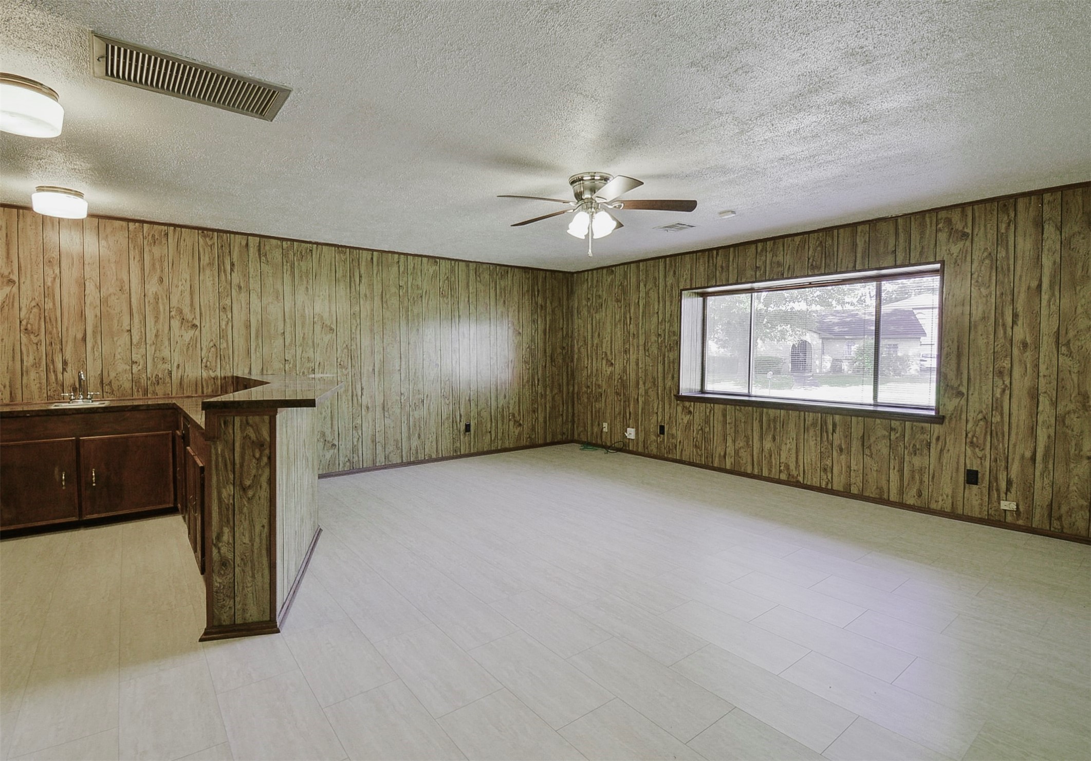13915 Roundstone Lane Houston, TX 77015 - Photo 20 of 42 an empty room with windows
