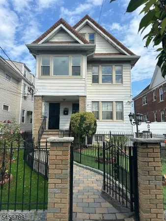 $2,700 | 171 Alabama Avenue, Unit 2, Paterson, NJ 07503
