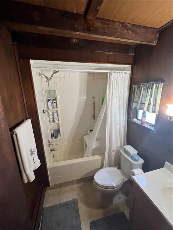 433 Henry Street McKees Rocks, PA 15136 - Photo 11 of 25 a bathroom with a toilet and a shower