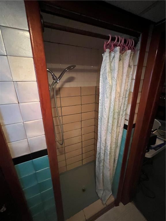 433 Henry Street McKees Rocks, PA 15136 - Photo 19 of 25 a view of a bathroom