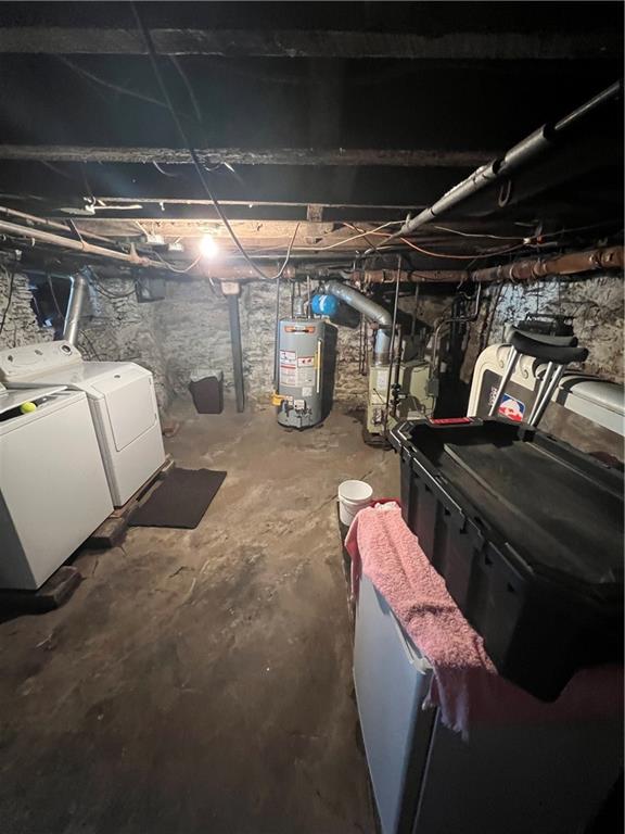 433 Henry Street McKees Rocks, PA 15136 - Photo 20 of 25 a utility room with dryer and washer