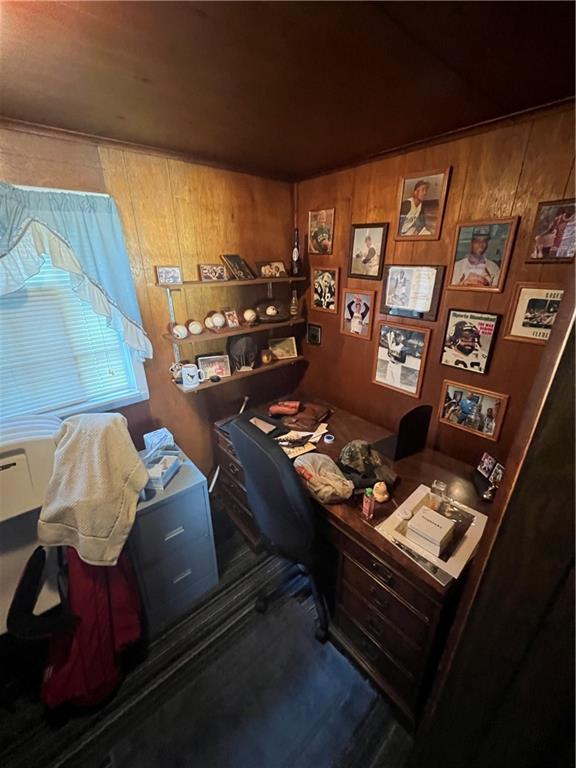 433 Henry Street McKees Rocks, PA 15136 - Photo 6 of 25 a living room with furniture