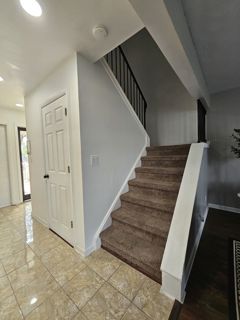 608 Bayview Point Schaumburg, IL 60194 - Photo 11 of 31 a view of entryway and hall with wooden floor