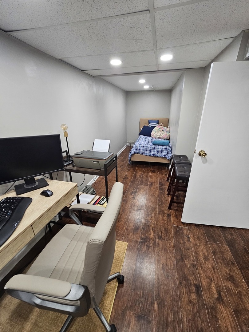 608 Bayview Point Schaumburg, IL 60194 - Photo 16 of 31 a room with furniture and a wooden floor