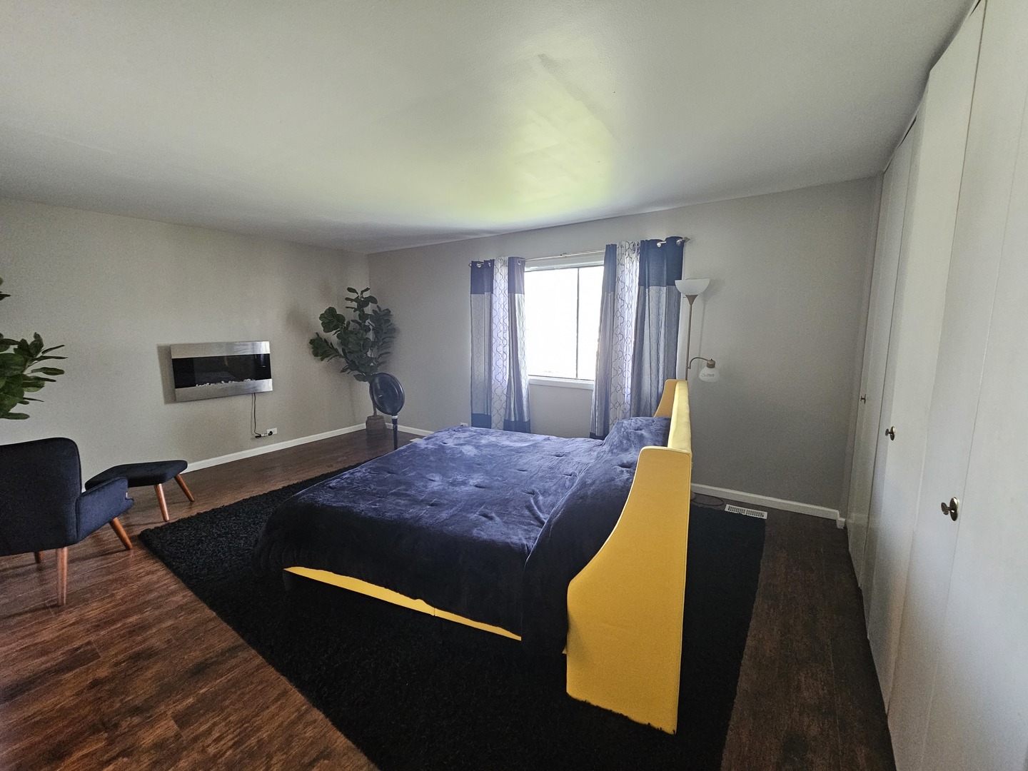 608 Bayview Point Schaumburg, IL 60194 - Photo 19 of 31 a bed room with a bed and a chair