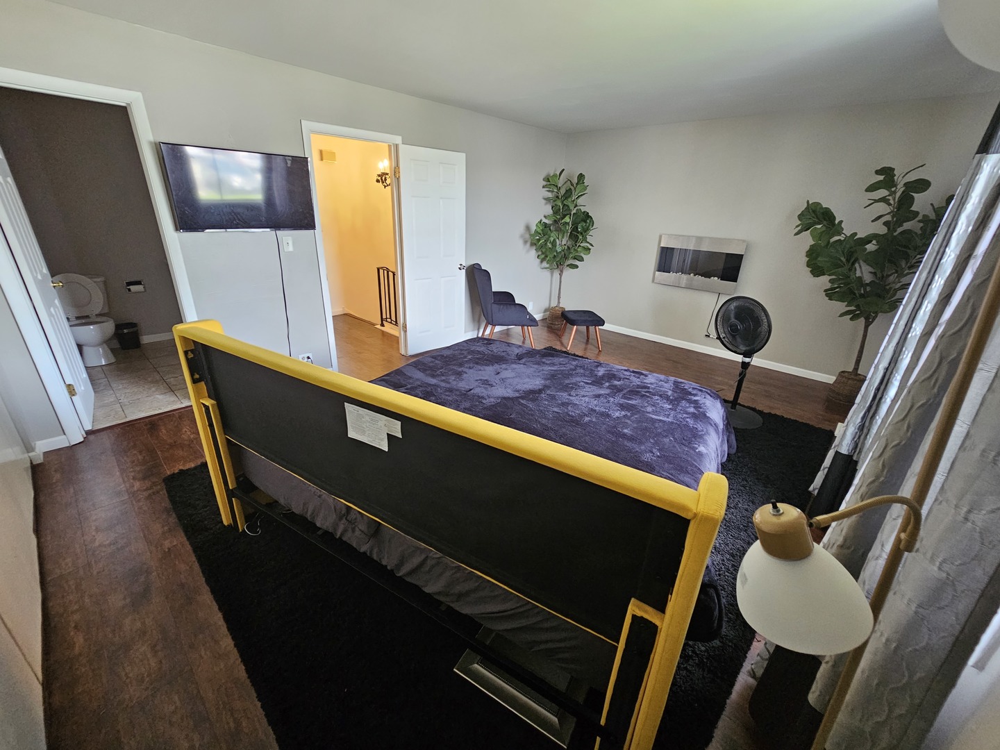 608 Bayview Point Schaumburg, IL 60194 - Photo 20 of 31 a living room with furniture and wooden floor
