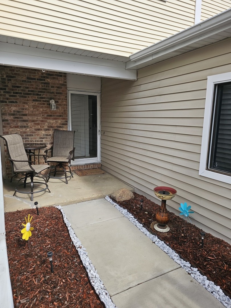 608 Bayview Point Schaumburg, IL 60194 - Photo 3 of 31 a view of a backyard with chairs