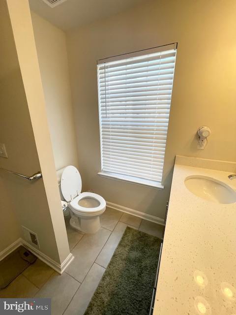 8804 Woodyard Station Road Clinton, MD 20735 - Photo 26 of 39 a bathroom with a toilet a sink a bath tub and a window