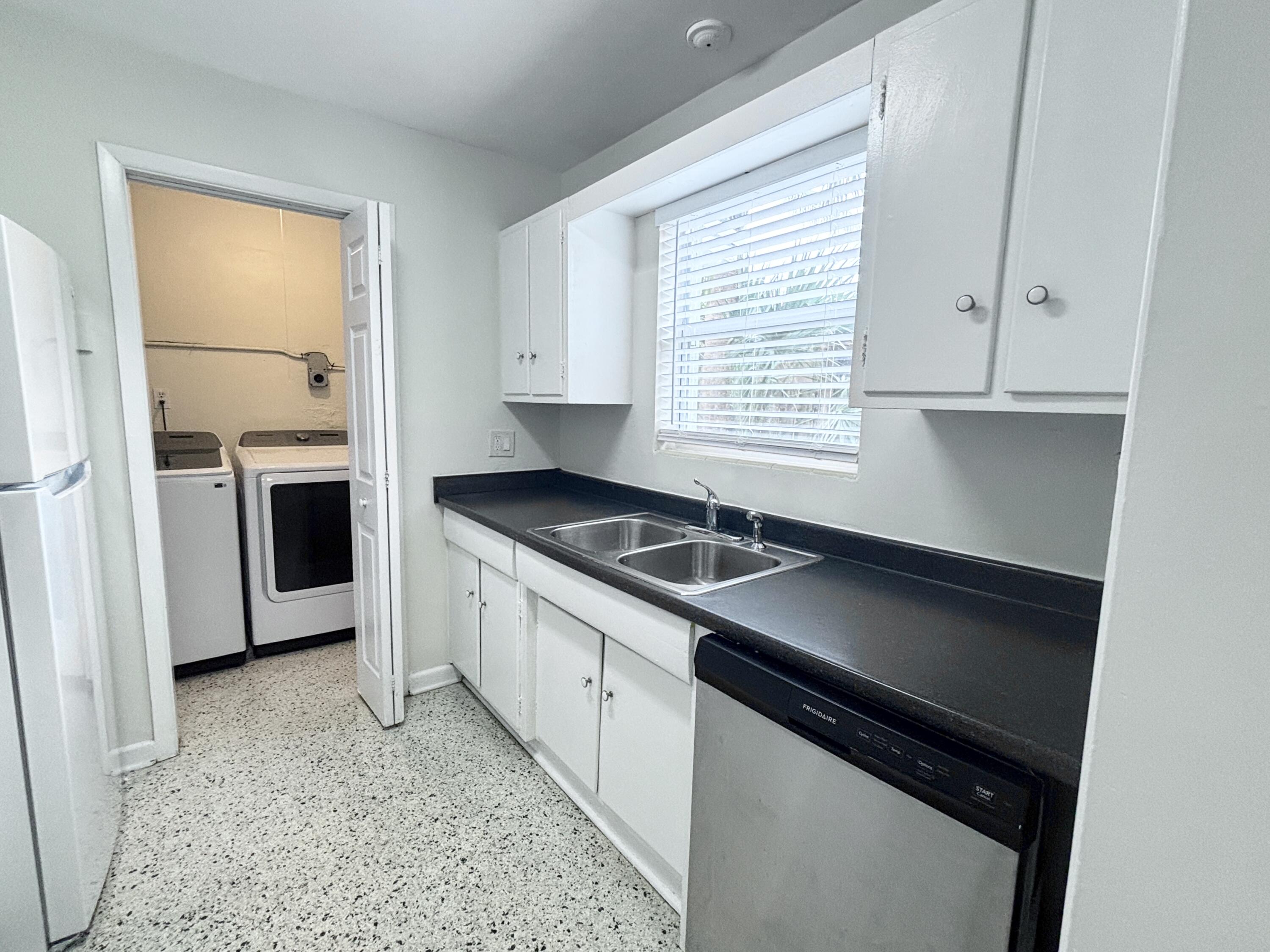 218 Seville Road West Palm Beach, FL 33405 - Photo 8 of 17 Kitchen
