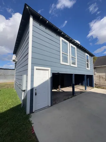 $949 | 6915 1/2 Avenue L, Houston, TX 77011