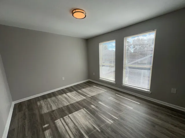 $949 | 6915 1/2 Avenue L, Houston, TX 77011