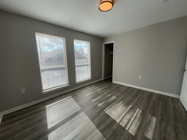 $949 | 6915 1/2 Avenue L, Houston, TX 77011