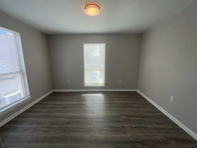 $949 | 6915 1/2 Avenue L, Houston, TX 77011