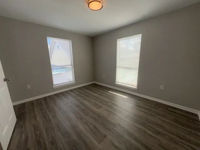 $949 | 6915 1/2 Avenue L, Houston, TX 77011