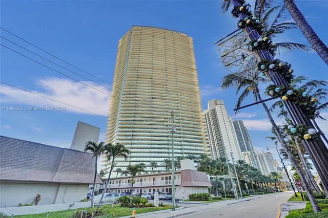 $29,900 | 18975 Collins Avenue, Unit 3000, Sunny Isles Beach, FL 33160