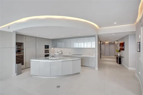 $29,900 | 18975 Collins Avenue, Unit 3000, Sunny Isles Beach, FL 33160