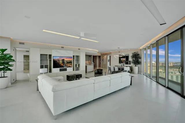 $29,900 | 18975 Collins Avenue, Unit 3000, Sunny Isles Beach, FL 33160