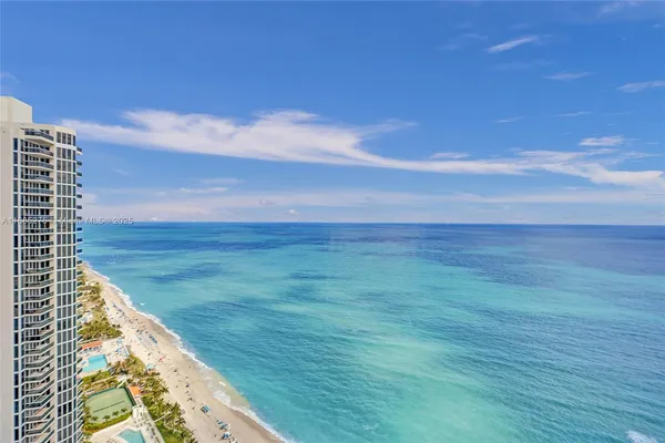$29,900 | 18975 Collins Avenue, Unit 3000, Sunny Isles Beach, FL 33160
