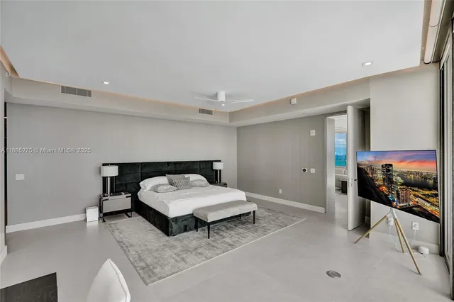 $29,900 | 18975 Collins Avenue, Unit 3000, Sunny Isles Beach, FL 33160