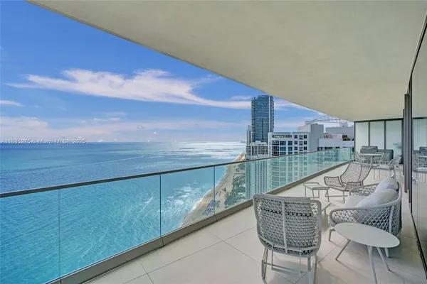 $29,900 | 18975 Collins Avenue, Unit 3000, Sunny Isles Beach, FL 33160