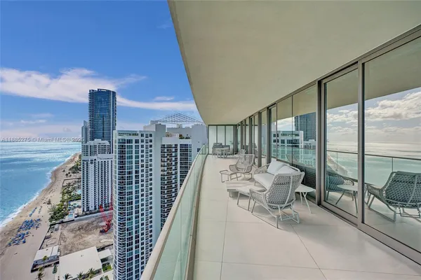 $29,900 | 18975 Collins Avenue, Unit 3000, Sunny Isles Beach, FL 33160