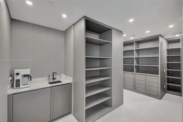 $29,900 | 18975 Collins Avenue, Unit 3000, Sunny Isles Beach, FL 33160