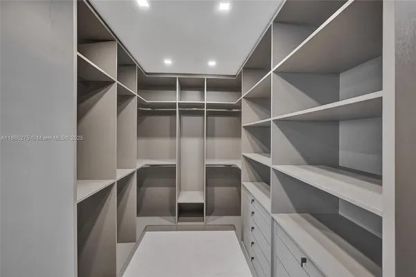 $29,900 | 18975 Collins Avenue, Unit 3000, Sunny Isles Beach, FL 33160