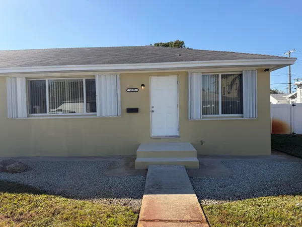 $2,150 | 1225 North J Street, Lake Worth Beach, FL 33460