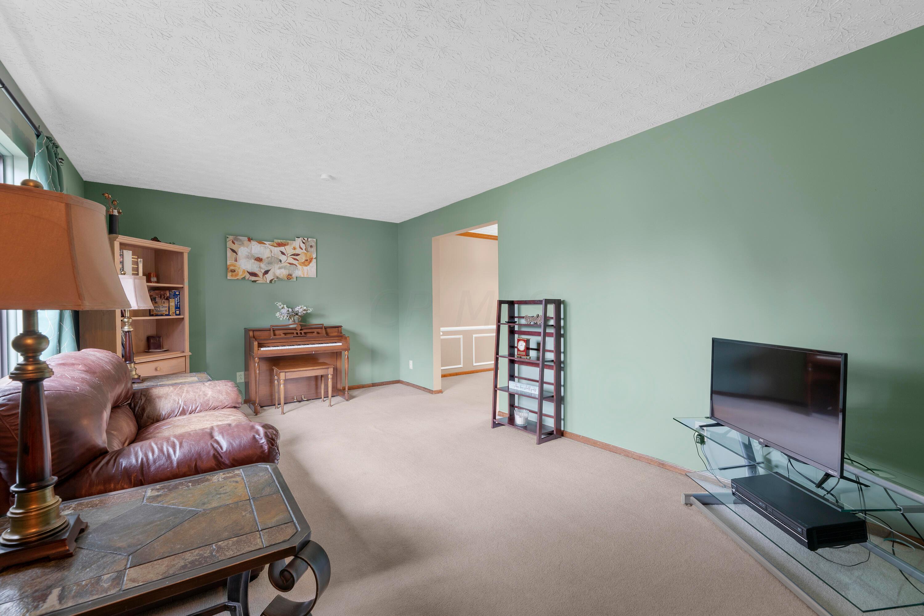 7719 Strathmoore Road Dublin, OH 43016 - Photo 3 of 41 MAR_8499