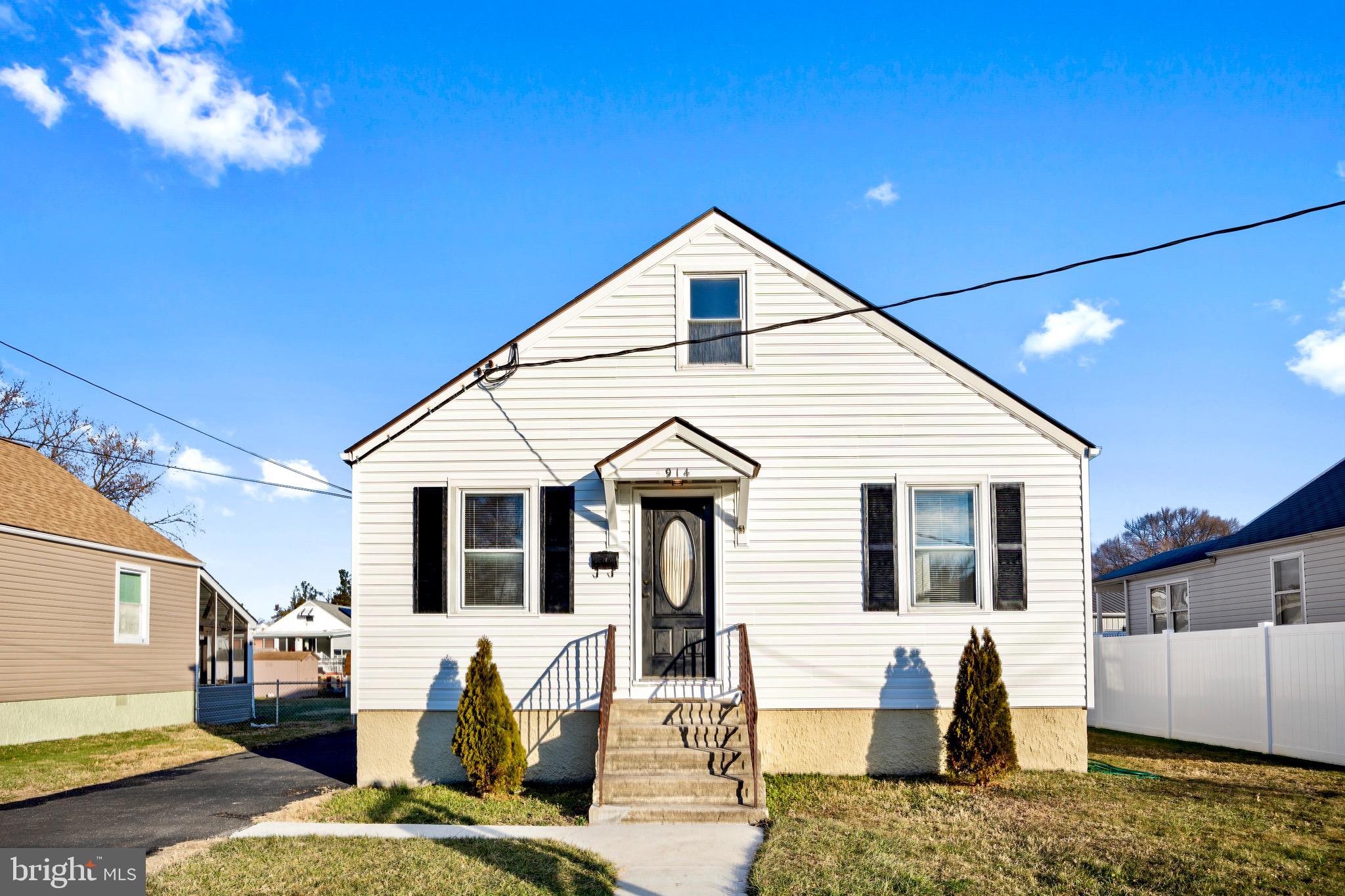914 Woodlynn Road Baltimore, MD 21221 - Photo 2 of 21