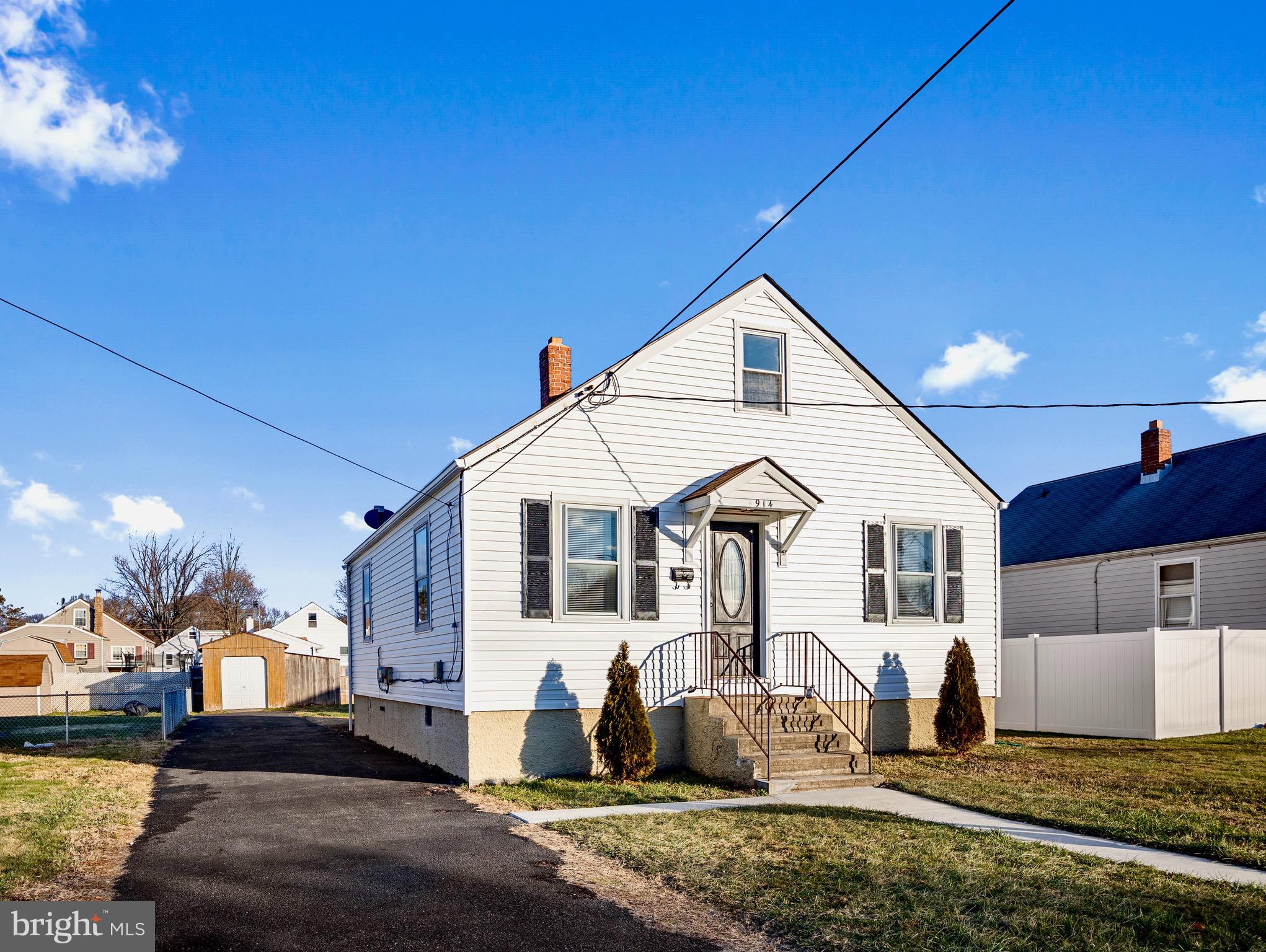 914 Woodlynn Road Baltimore, MD 21221 - Photo 3 of 21