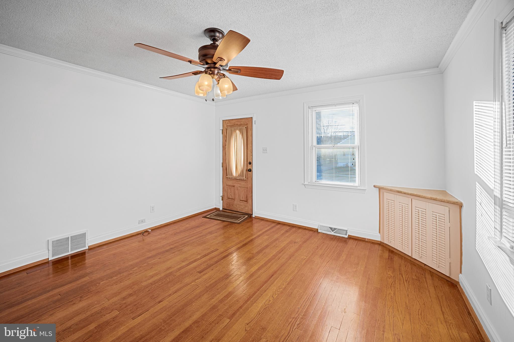 914 Woodlynn Road Baltimore, MD 21221 - Photo 4 of 21