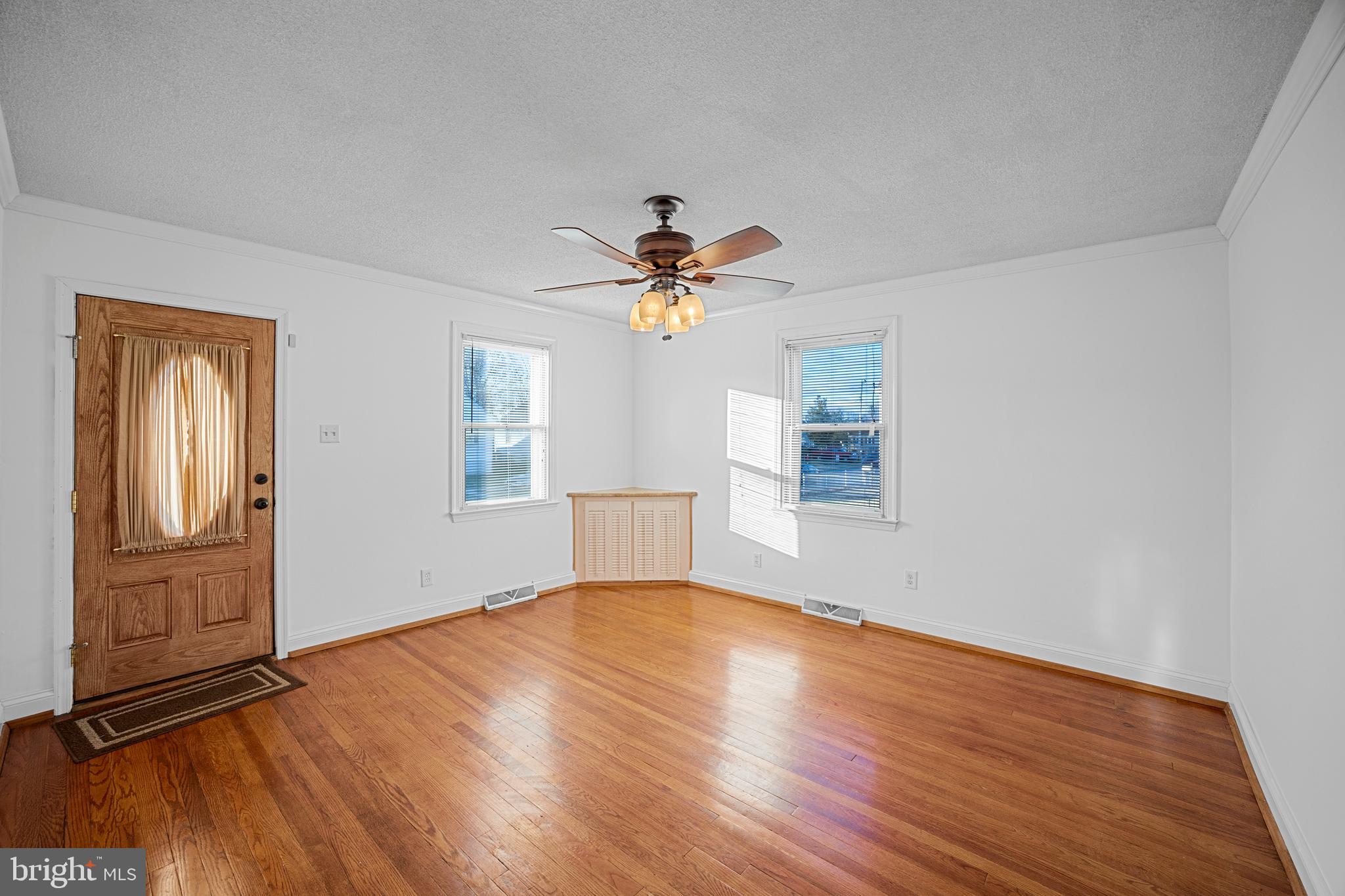 914 Woodlynn Road Baltimore, MD 21221 - Photo 5 of 21