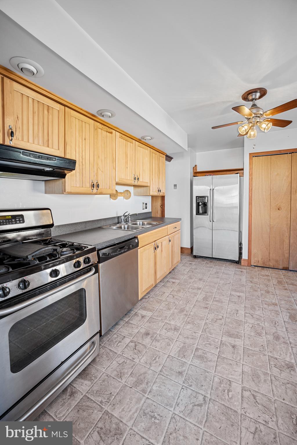 914 Woodlynn Road Baltimore, MD 21221 - Photo 7 of 21