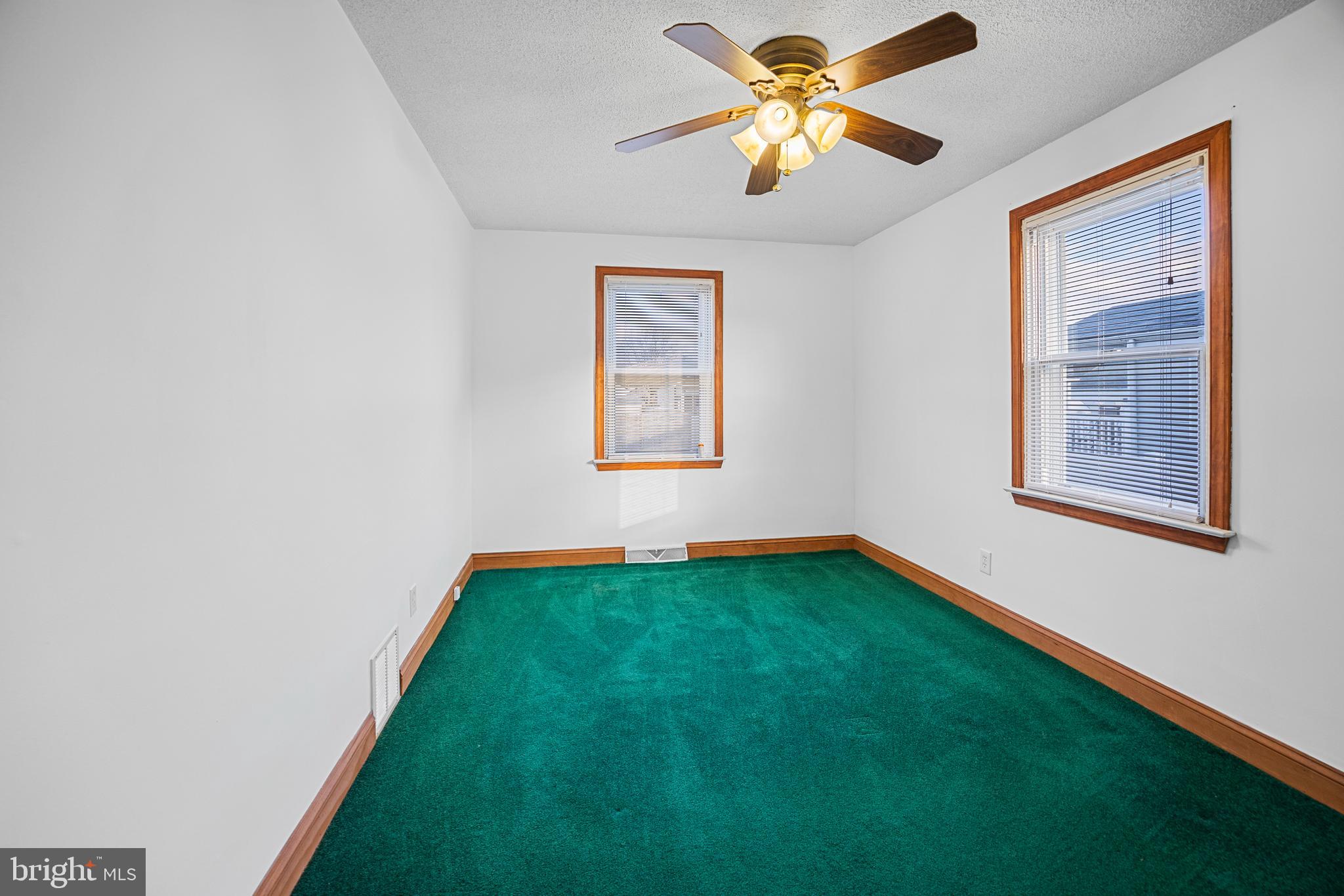 914 Woodlynn Road Baltimore, MD 21221 - Photo 9 of 21