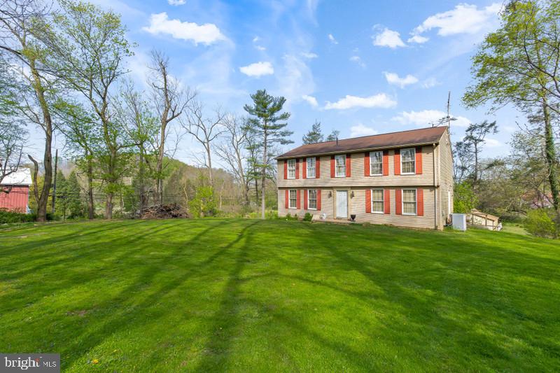 833 Old Road Strasburg, PA 17579 - Photo 3 of 34 Gallery Image 3