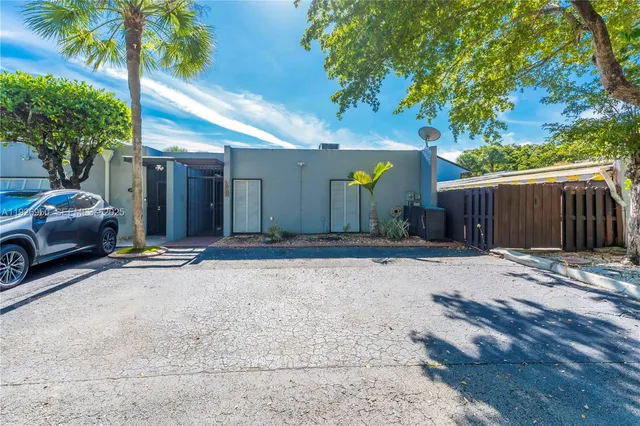 $499,000 | 6460 Milk Wagon Lane, Miami Lakes, FL 33014